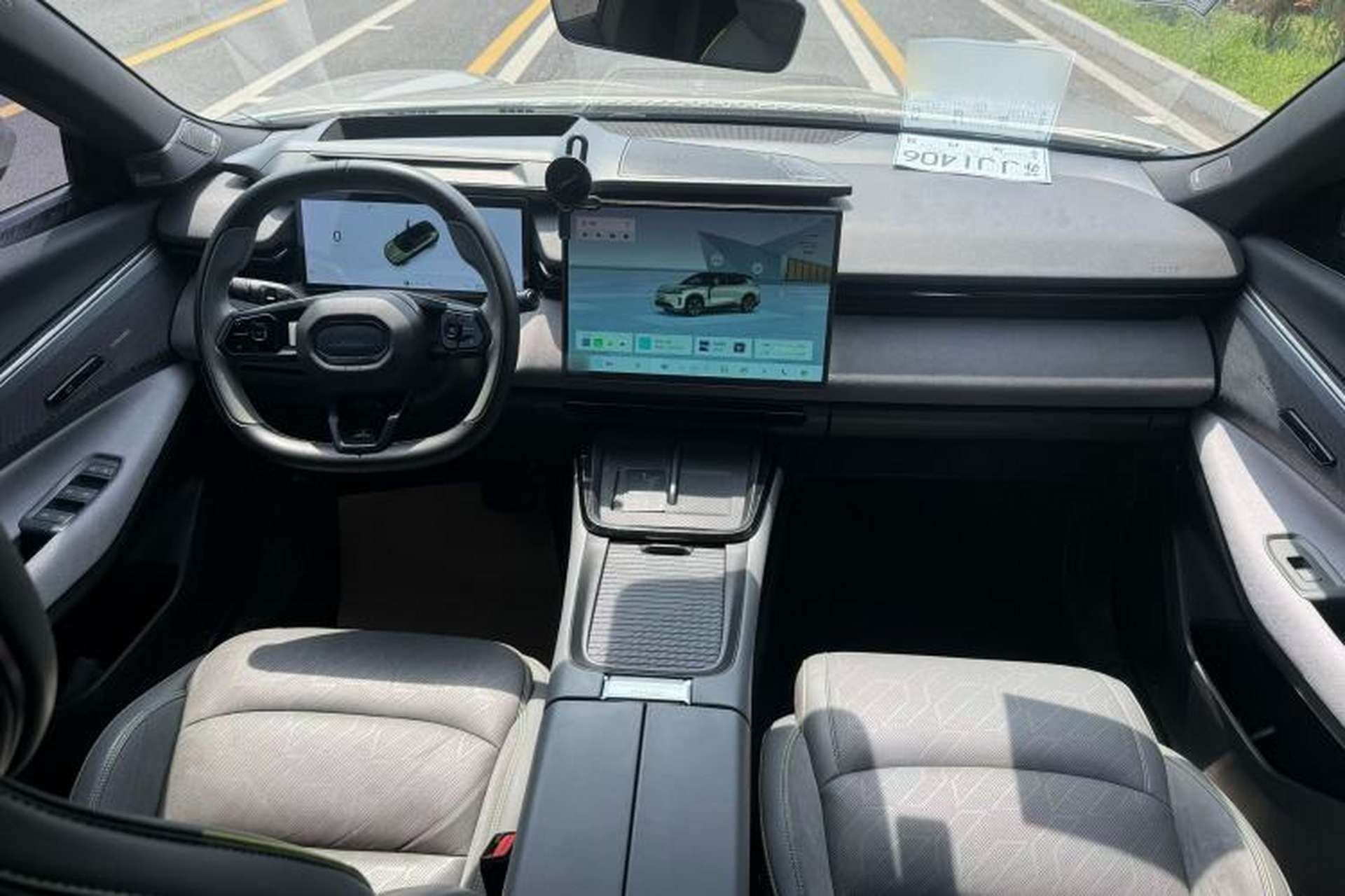 Used Lynk & Co 08 EM-P 2023 120km Long-Range Halo Interior 2