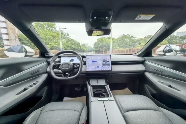 Used Lynk & Co 08 EM-P 2023 120km Long-Range Halo Interior 2