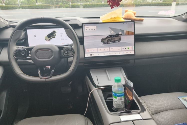 Used Lynk & Co 08 EM-P 2023 120km Long-Range Halo Interior 2