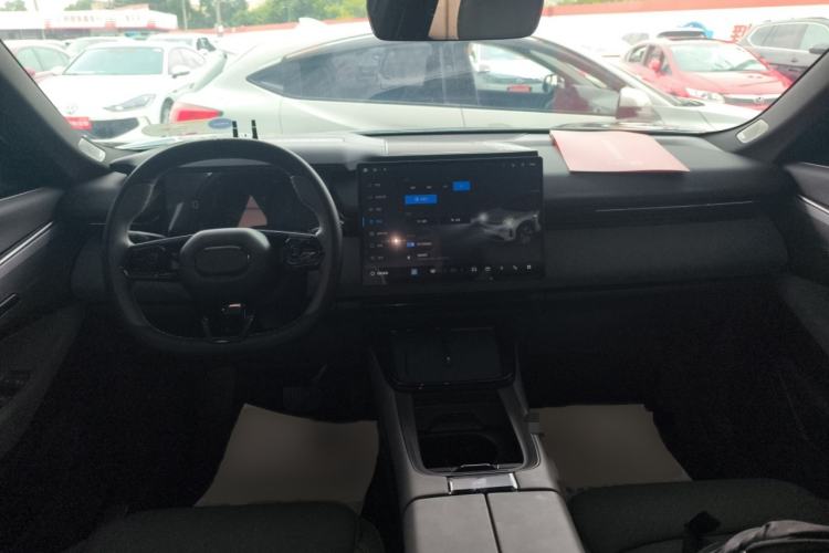 Used Lynk & Co 08 EM-P 2023 120km Long-Range Pro Interior 2