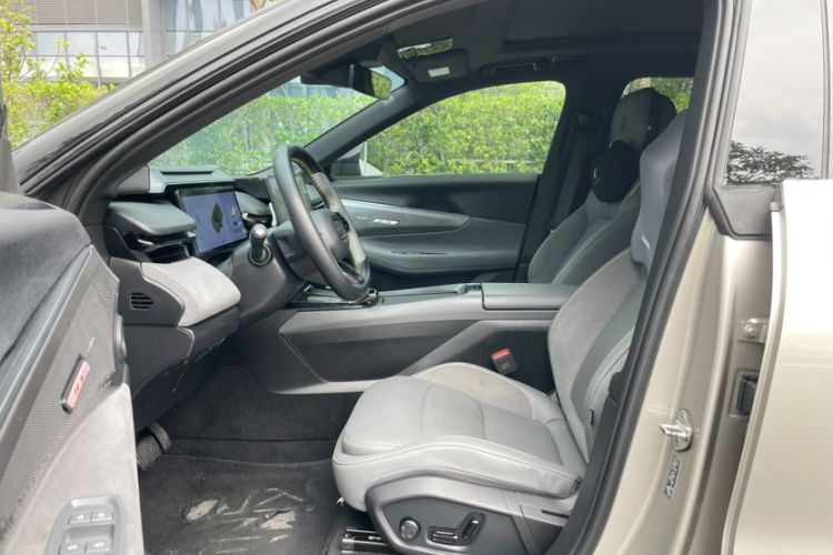 Used Lynk & Co 08 EM-P 2023 245km Ultra-Long Range Halo Interior 3