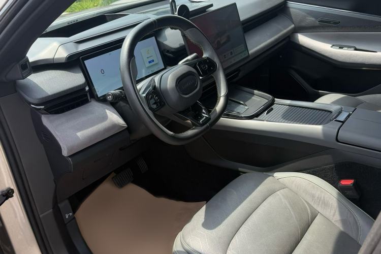 Used Lynk & Co 08 EM-P 2023 120km Long-Range Halo Interior 3