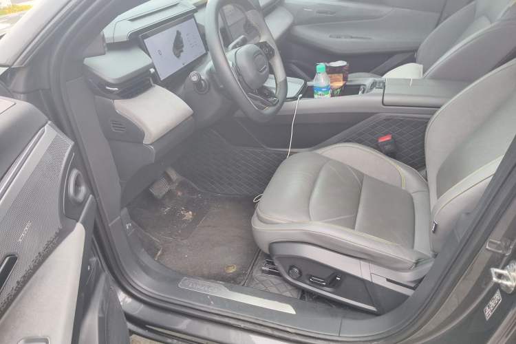 Used Lynk & Co 08 EM-P 2023 120km Long-Range Halo Interior 3