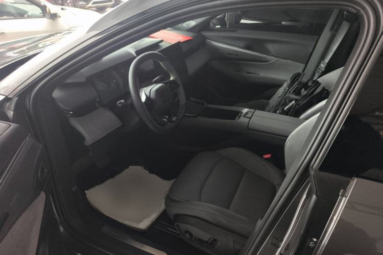 Used Lynk & Co 08 EM-P 2023 120km Long-Range Pro Interior 3