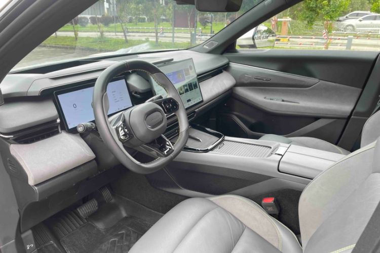 Used Lynk & Co 08 EM-P 2023 120km Long-Range Halo Interior 4