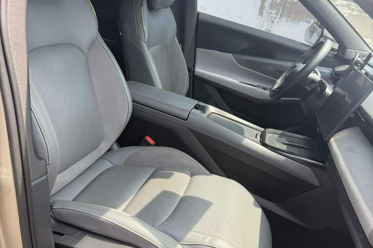 Used Lynk & Co 08 EM-P 2023 120km Long-Range Halo Interior 4