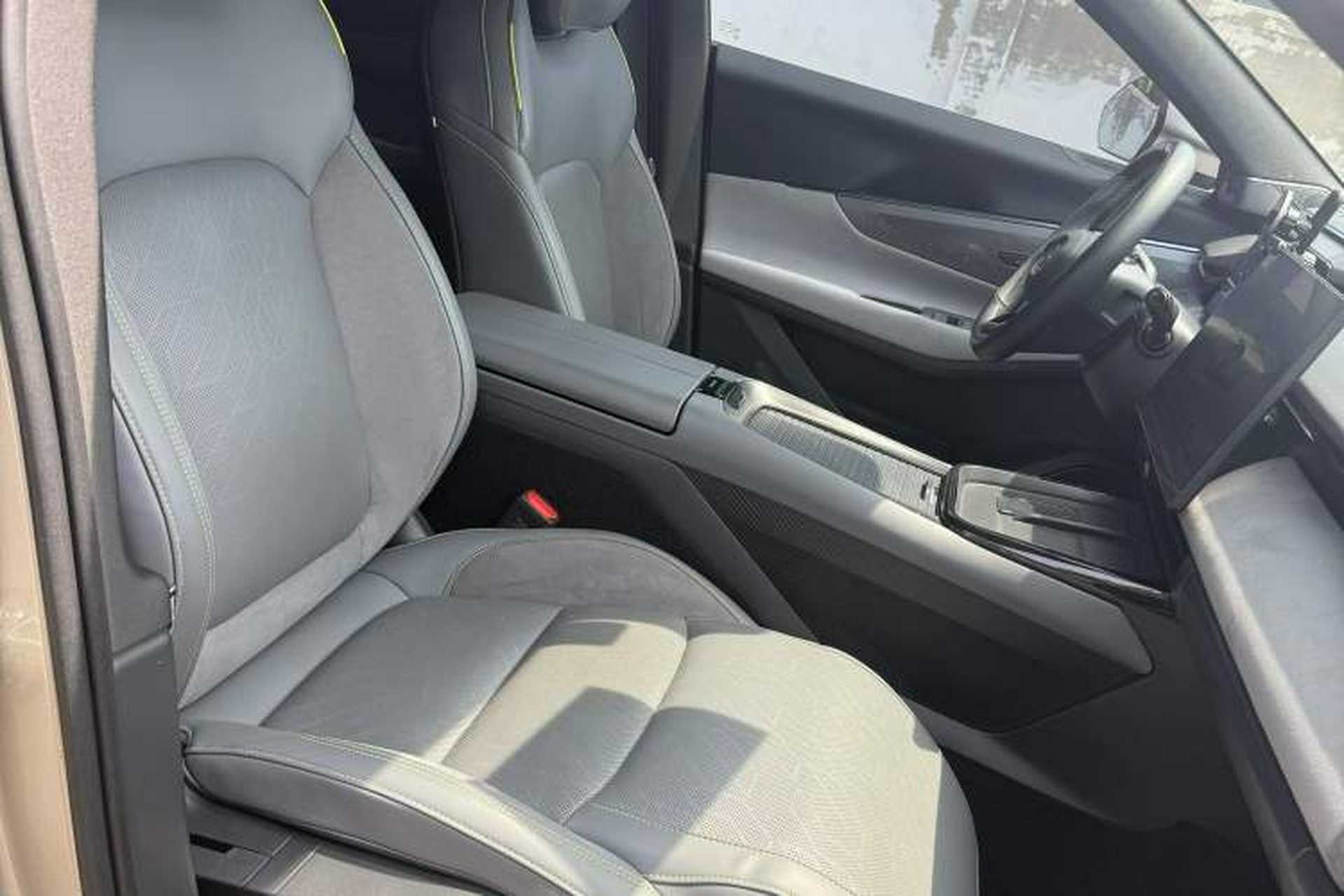 Used Lynk & Co 08 EM-P 2023 120km Long-Range Halo Interior 4