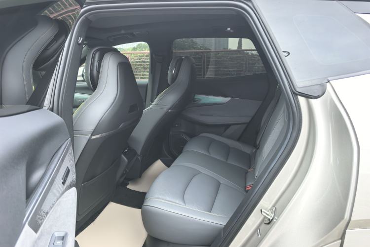 Used Lynk & Co 08 EM-P 2023 120km Long-Range Halo Interior 4