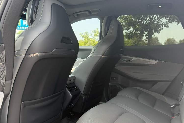Used Lynk & Co 08 EM-P 2023 120km Long-Range Halo Interior 5