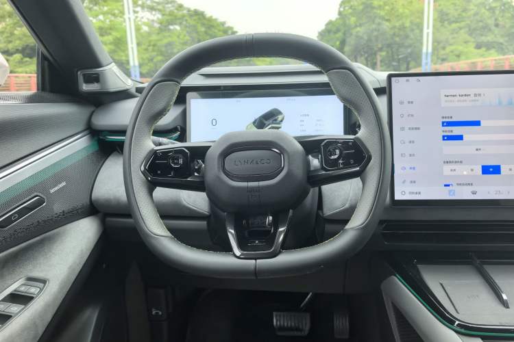 Used Lynk & Co 08 EM-P 2023 120km Long-Range Halo Interior 7