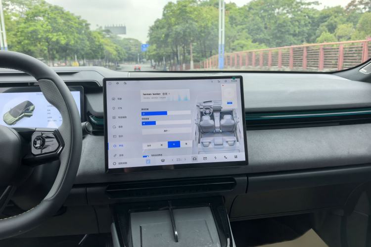 Used Lynk & Co 08 EM-P 2023 120km Long-Range Halo Interior 9
