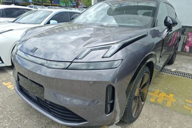 Used Lynk & Co 08 EM-P 2023 220 km Limited-Time Edition