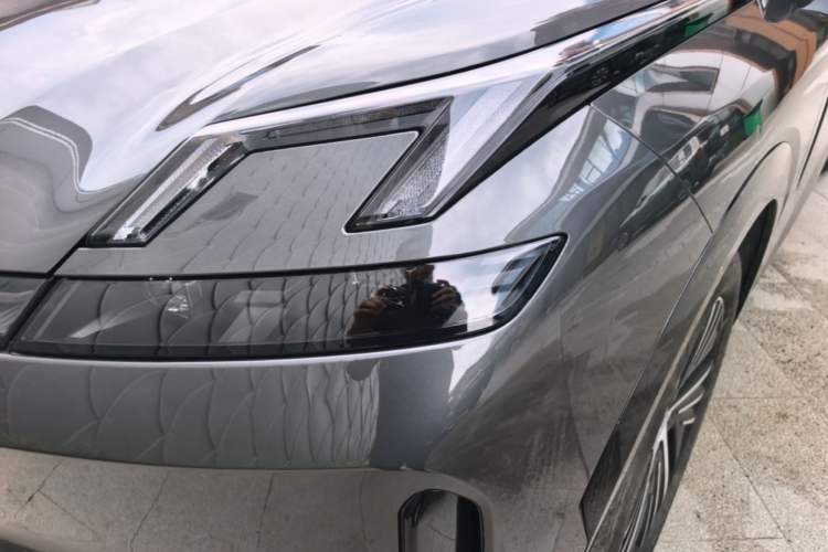Used Lynk & Co 08 EM-P 2023 220km All-Wheel-Drive Performance Halo Left Front Headlight