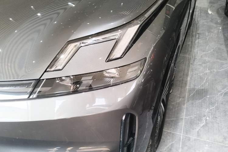 Used Lynk & Co 08 EM-P 2023 220km All-Wheel-Drive Performance Halo Left Front Headlight
