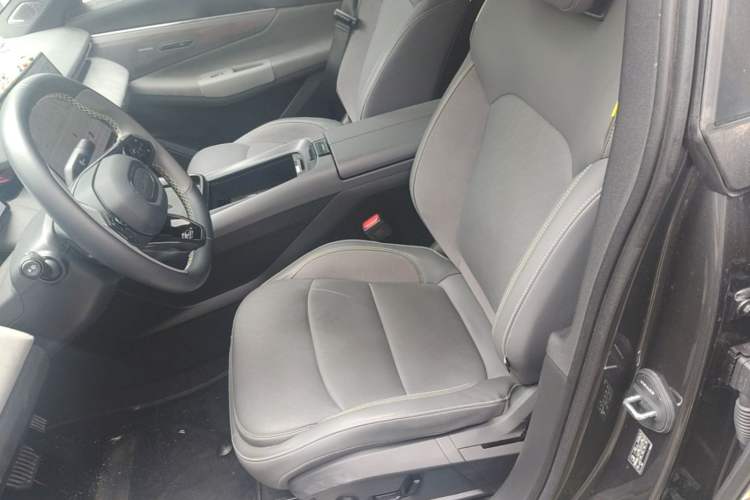 Used Lynk & Co 08 EM-P 2023 120km Long-Range Halo Left Front Seat