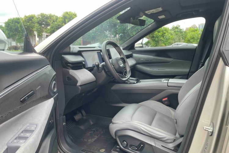 Used Lynk & Co 08 EM-P 2023 120km Long-Range Halo Left Front Seat