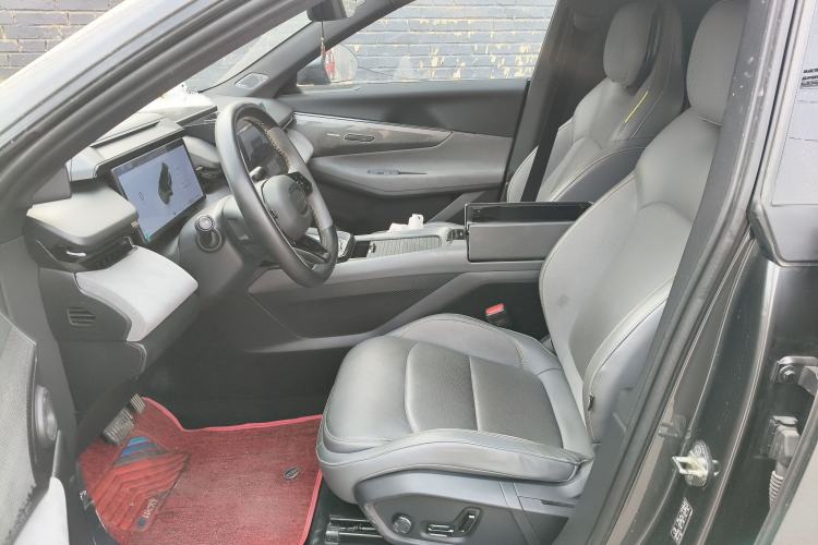 Used Lynk & Co 08 EM-P 2023 120km Long-Range Halo Left Front Seat