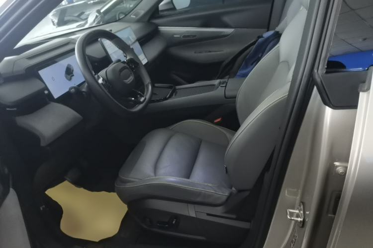 Used Lynk & Co 08 EM-P 2023 120km Long-Range Halo Left Front Seat