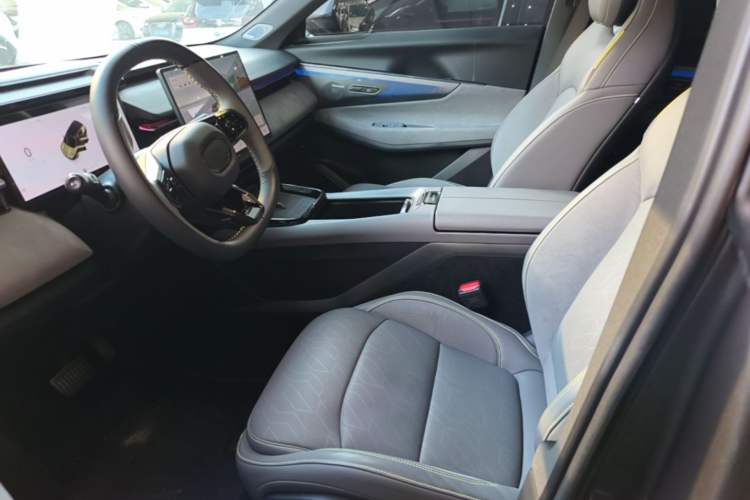 Used Lynk & Co 08 EM-P 2023 245km Ultra-Long Range Halo Left Front Seat