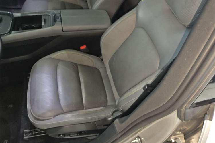 Used Lynk & Co 08 EM-P 2023 120km Long-Range Halo Left Front Seat