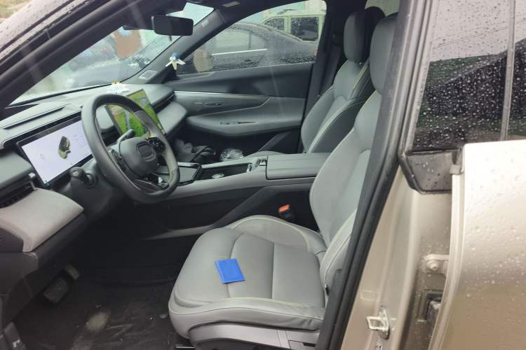 Used Lynk & Co 08 EM-P 2023 120km Long-Range Halo Left Front Seat