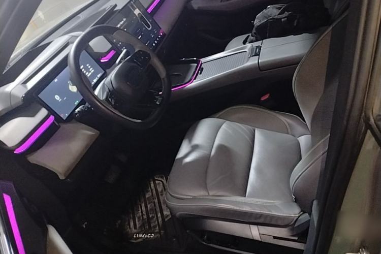 Used Lynk & Co 08 EM-P 2023 120km Long-Range Halo Left Front Seat