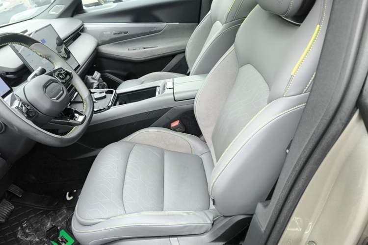 Used Lynk & Co 08 EM-P 2023 120km Long-Range Halo Left Front Seat