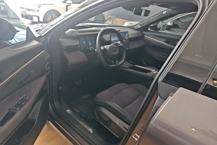 Used Lynk & Co 08 EM-P 2023 220km All-Wheel-Drive Performance Halo Left Front Seat