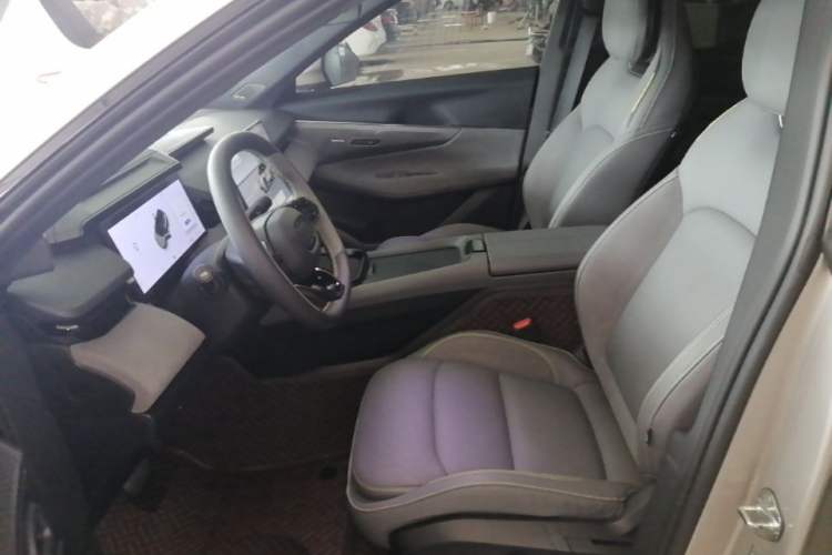 Used Lynk & Co 08 EM-P 2023 120km Long-Range Halo Left Front Seat