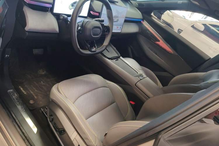 Used Lynk & Co 08 EM-P 2023 120km Long-Range Halo Left Front Seat