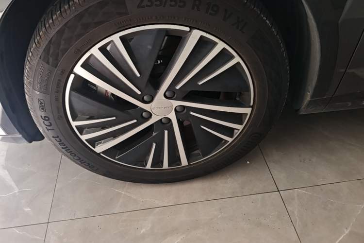 Used Lynk & Co 08 EM-P 2023 220km All-Wheel-Drive Performance Halo Left Front Wheel Hub