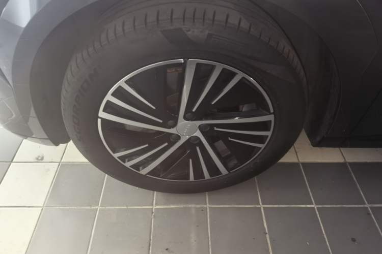 Used Lynk & Co 08 EM-P 2023 120km Long-Range Halo Left Front Wheel Hub