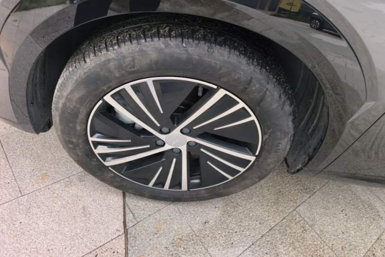 Used Lynk & Co 08 EM-P 2023 220km All-Wheel-Drive Performance Halo Left Front Wheel Hub