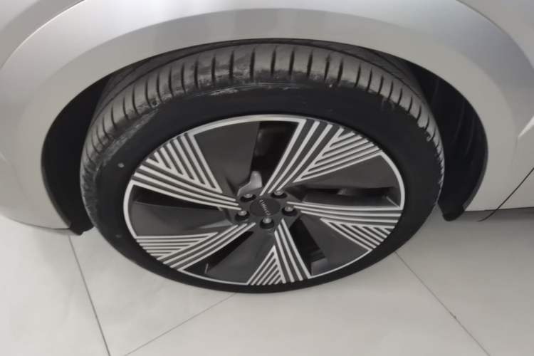 Used Lynk & Co 08 EM-P 2023 120km Long-Range Halo Left Front Wheel Hub
