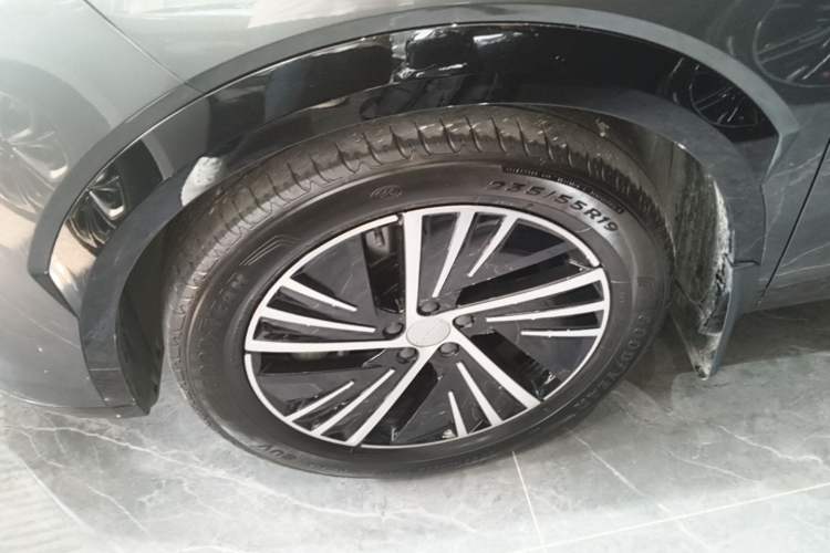 Used Lynk & Co 08 EM-P 2023 220km All-Wheel-Drive Performance Halo Left Front Wheel Hub