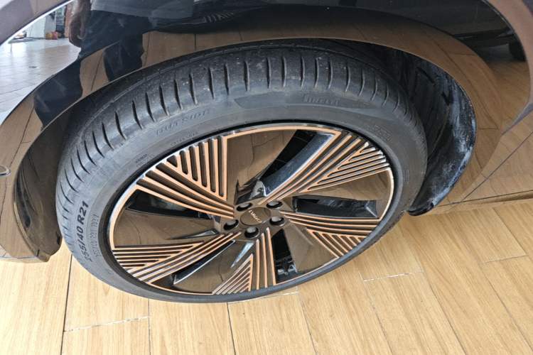Used Lynk & Co 08 EM-P 2023 220km All-Wheel-Drive Performance Halo Left Front Wheel Hub