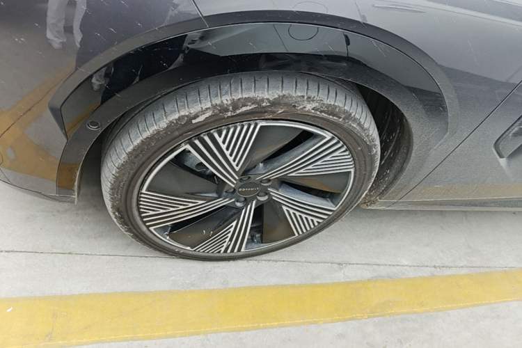 Used Lynk & Co 08 EM-P 2023 220 km Limited-Time Edition Left Front Wheel Hub
