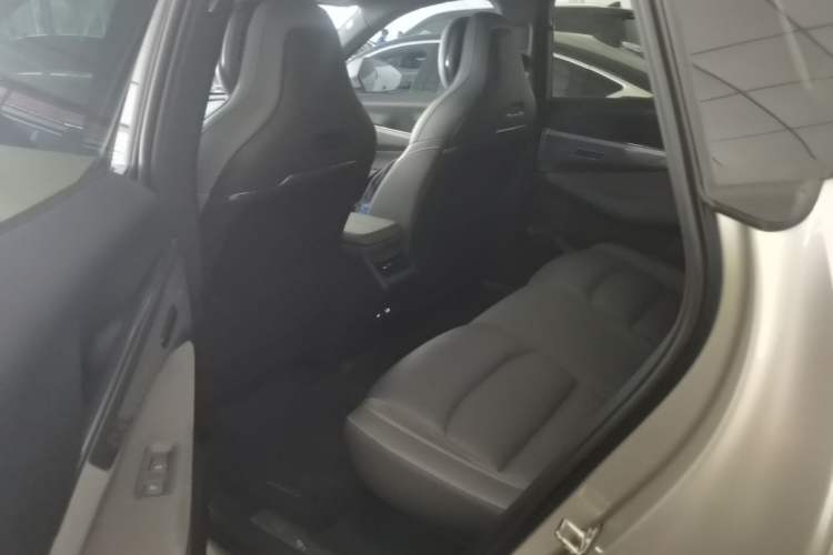Used Lynk & Co 08 EM-P 2023 120km Long-Range Halo Left Rear Seat