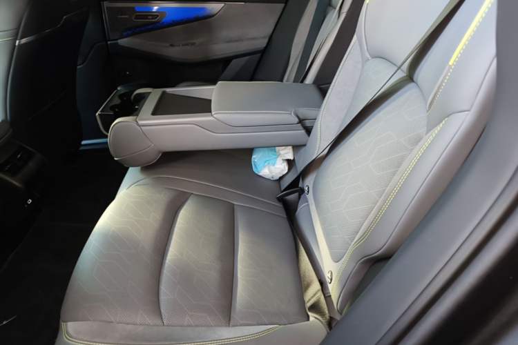 Used Lynk & Co 08 EM-P 2023 245km Ultra-Long Range Halo Left Rear Seat