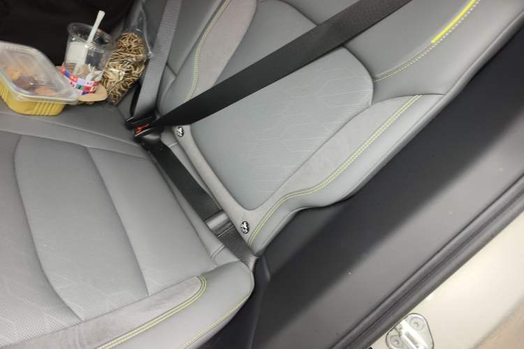 Used Lynk & Co 08 EM-P 2023 120km Long-Range Halo Left Rear Seat