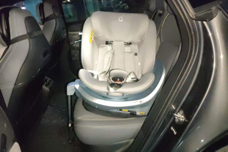 Used Lynk & Co 08 EM-P 2023 220km All-Wheel-Drive Performance Halo Left Rear Seat