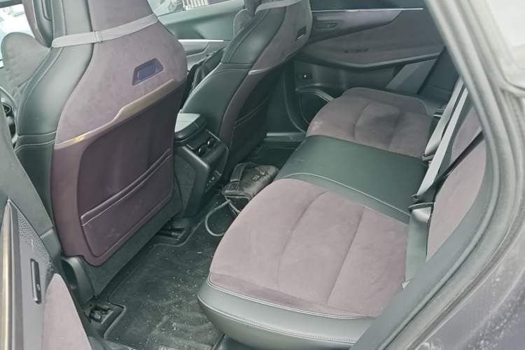 Used Lynk & Co 08 EM-P 2023 220 km Limited-Time Edition Left Rear Seat