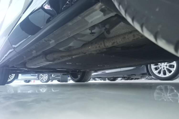 Used Lynk & Co 08 EM-P 2023 120km Long-Range Halo Left Side Sill