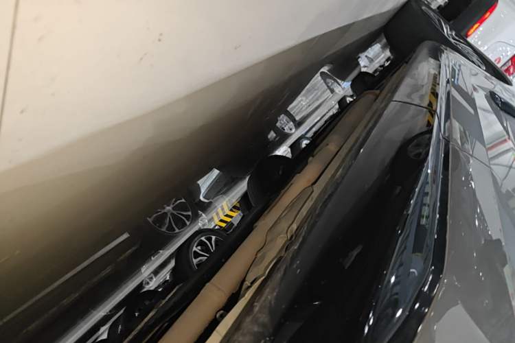 Used Lynk & Co 08 EM-P 2023 120km Long-Range Halo Left Side Sill