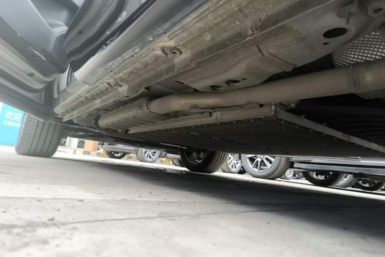 Used Lynk & Co 08 EM-P 2023 120km Long-Range Halo Left Side Sill