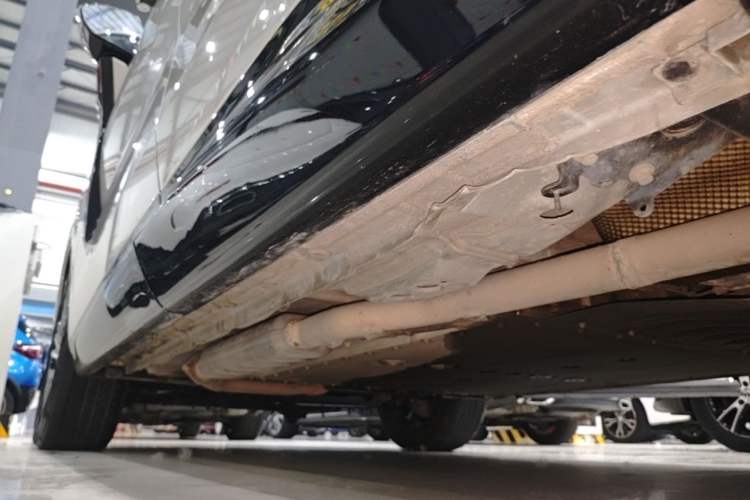 Used Lynk & Co 08 EM-P 2023 120km Long-Range Halo Left Side Sill