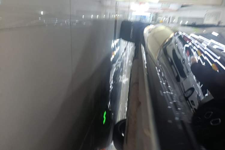 Used Lynk & Co 08 EM-P 2023 220km All-Wheel-Drive Performance Halo Left Side Sill