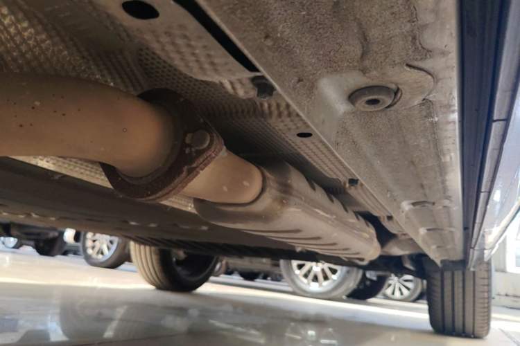 Used Lynk & Co 08 EM-P 2023 120km Long-Range Halo Left Side Sill