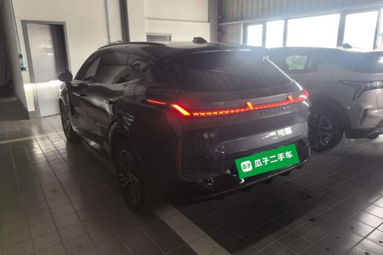 Used Lynk & Co 08 EM-P 2023 120km Long-Range Halo Rear Left 45 Deg