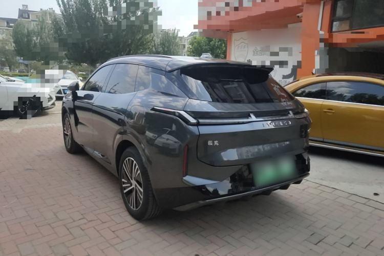 Used Lynk & Co 08 EM-P 2023 120km Long-Range Halo Rear Left 45 Deg